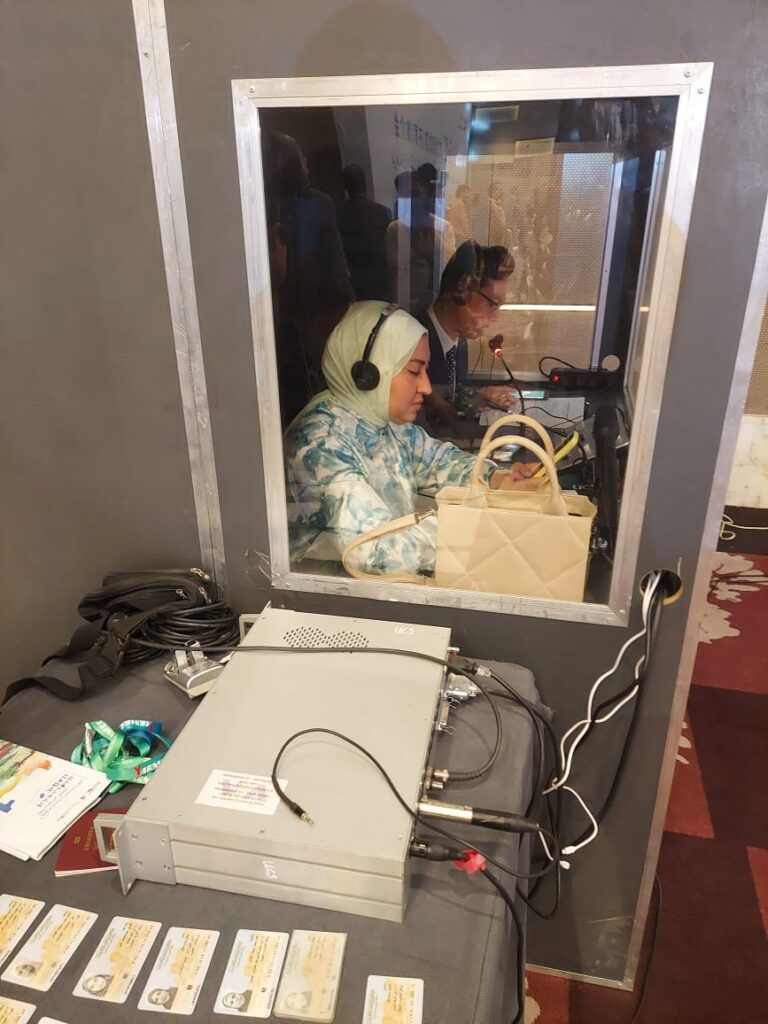 مترجم فوري روسي إنجليزي للمؤتمرات