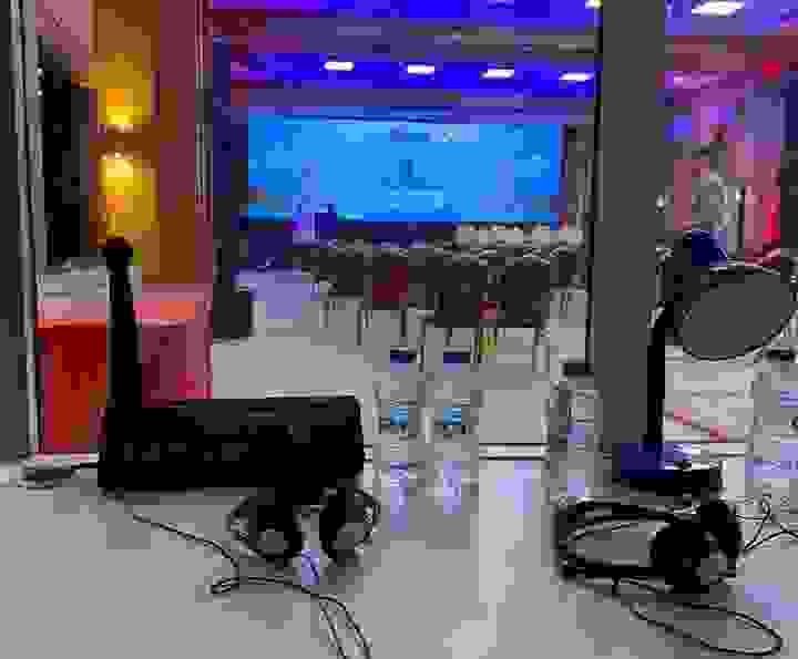 سماعات الترجمة الفورية للمؤتمرات